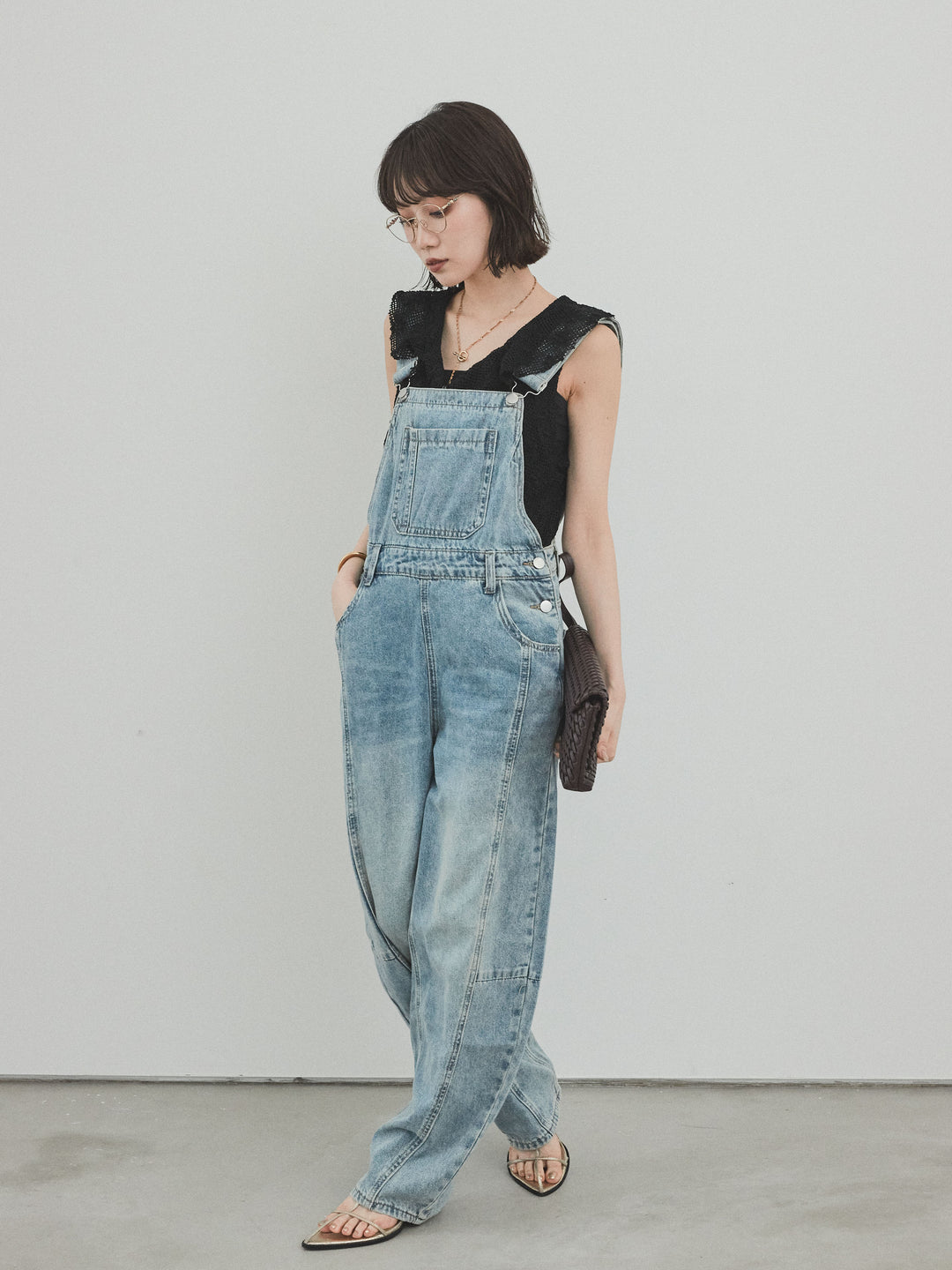 [SET]センターシームデニムサロペット +テープヤーンラッフルノースリトップス(2set)