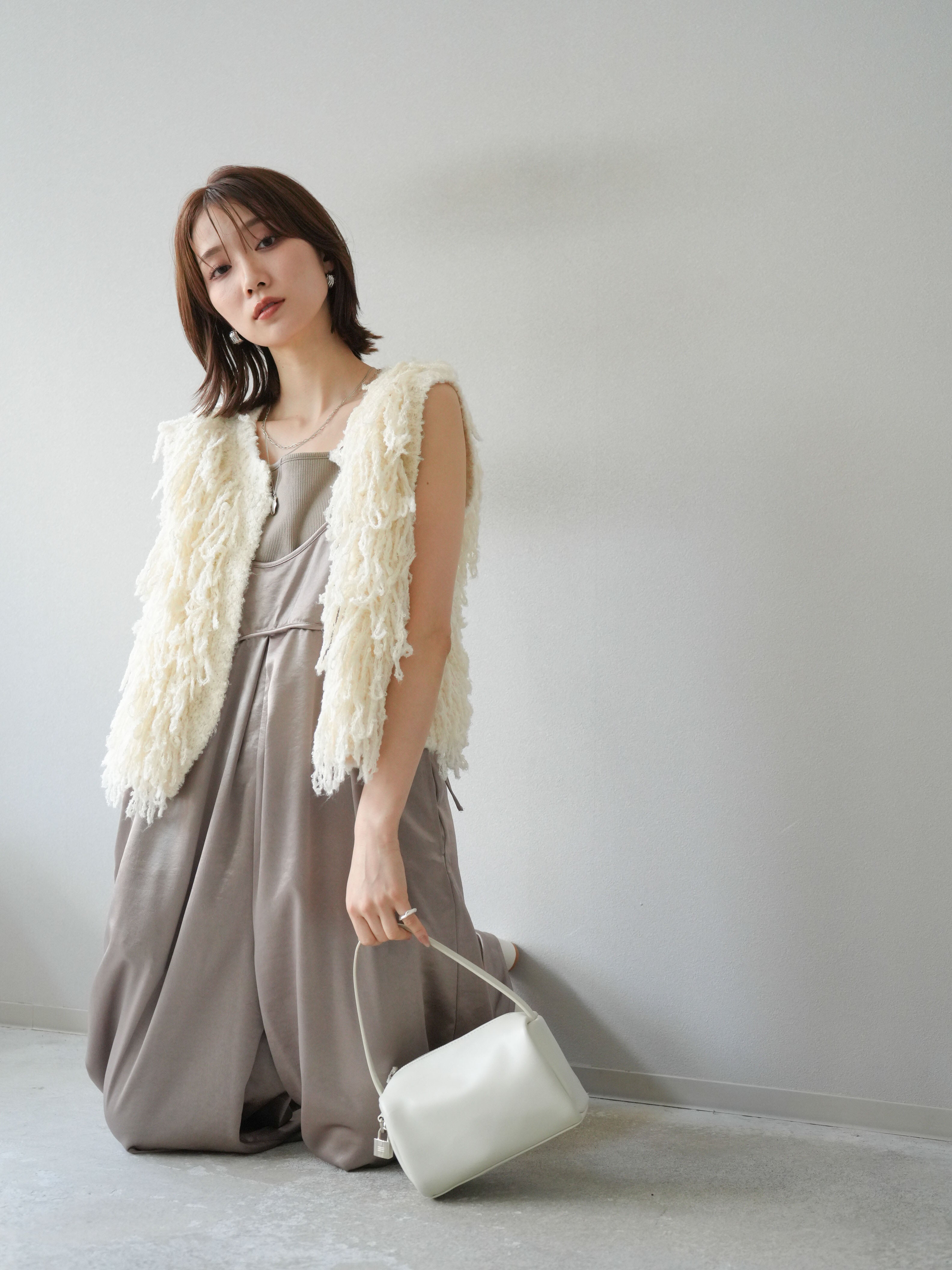 予約]フリンジループニットベスト/アイボリー– Lumier