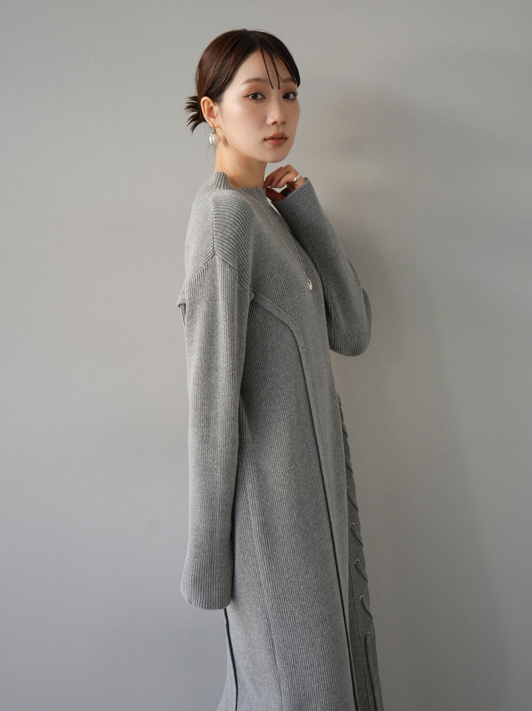 [SET] 不對稱繫帶高領針織連身裙 + 可選飾品套裝 (2套)