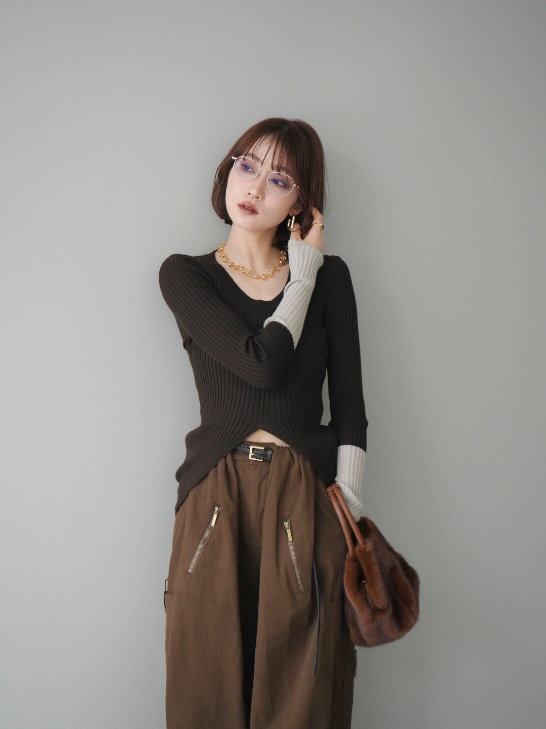 [予約]袖配色ランダムリブフロントスリットニットトップス/brown