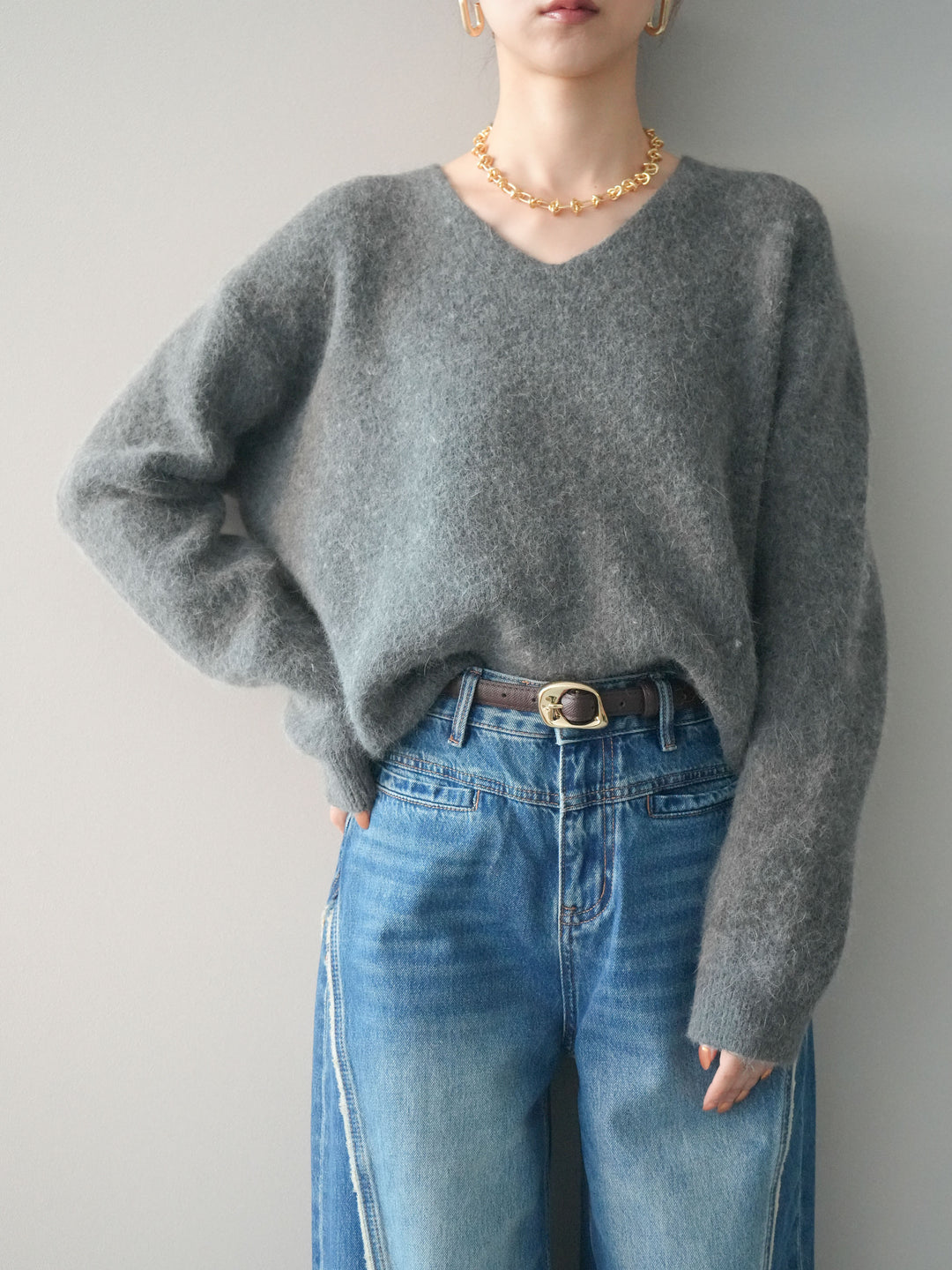 [SET]シュシュ付きアンゴラタッチVネックニットプルオーバー+サイドフリンジワイドデニムパンツ(2set)