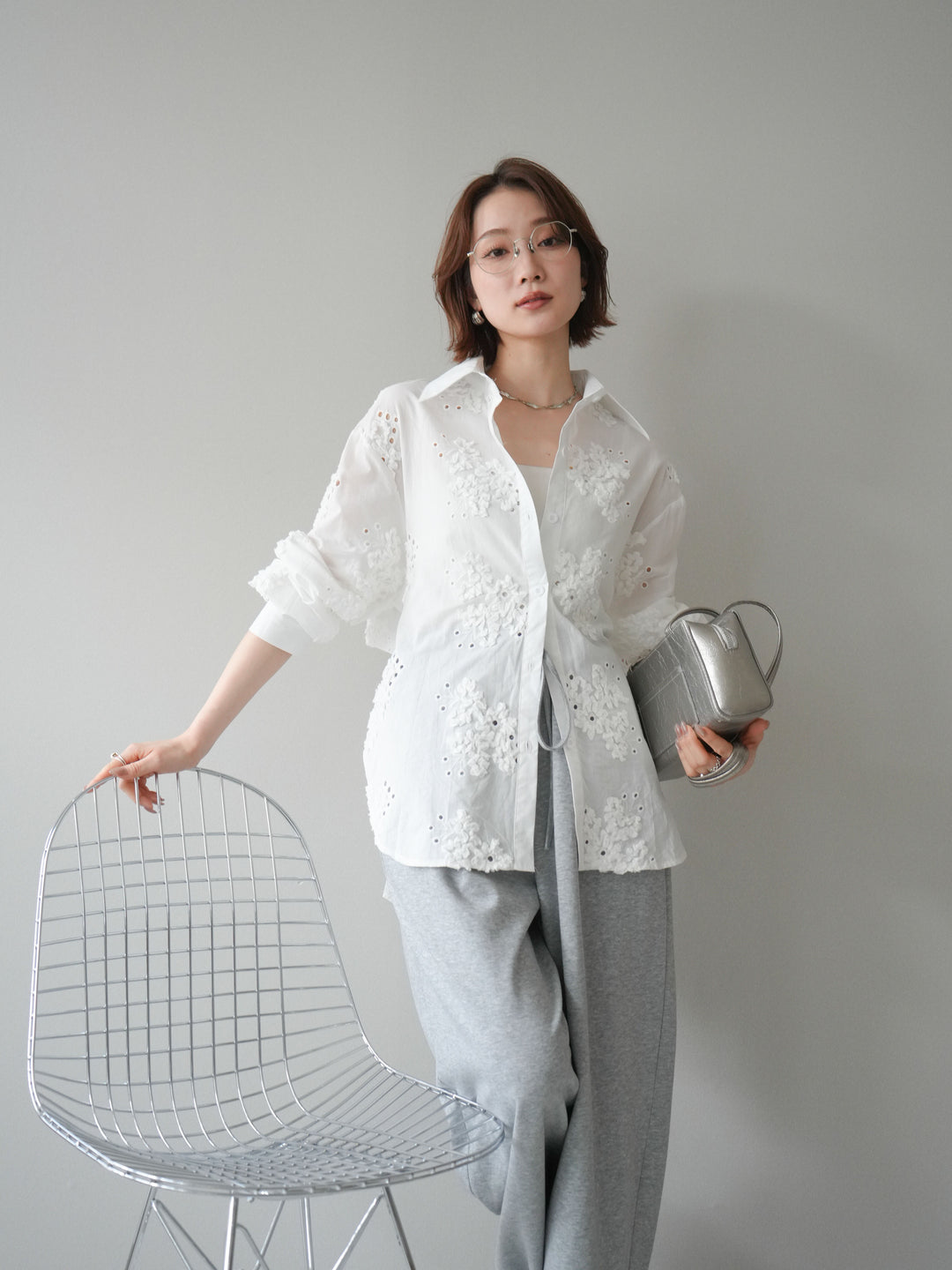 [SET]バックリボンフラワーエンブロイダリーシャツ+選べるアクセセット(2set)