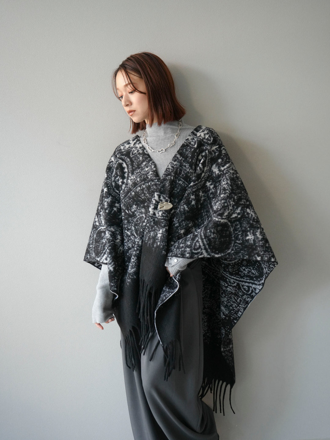 [予約]アブストラクト柄ストールポンチョ/ブラック