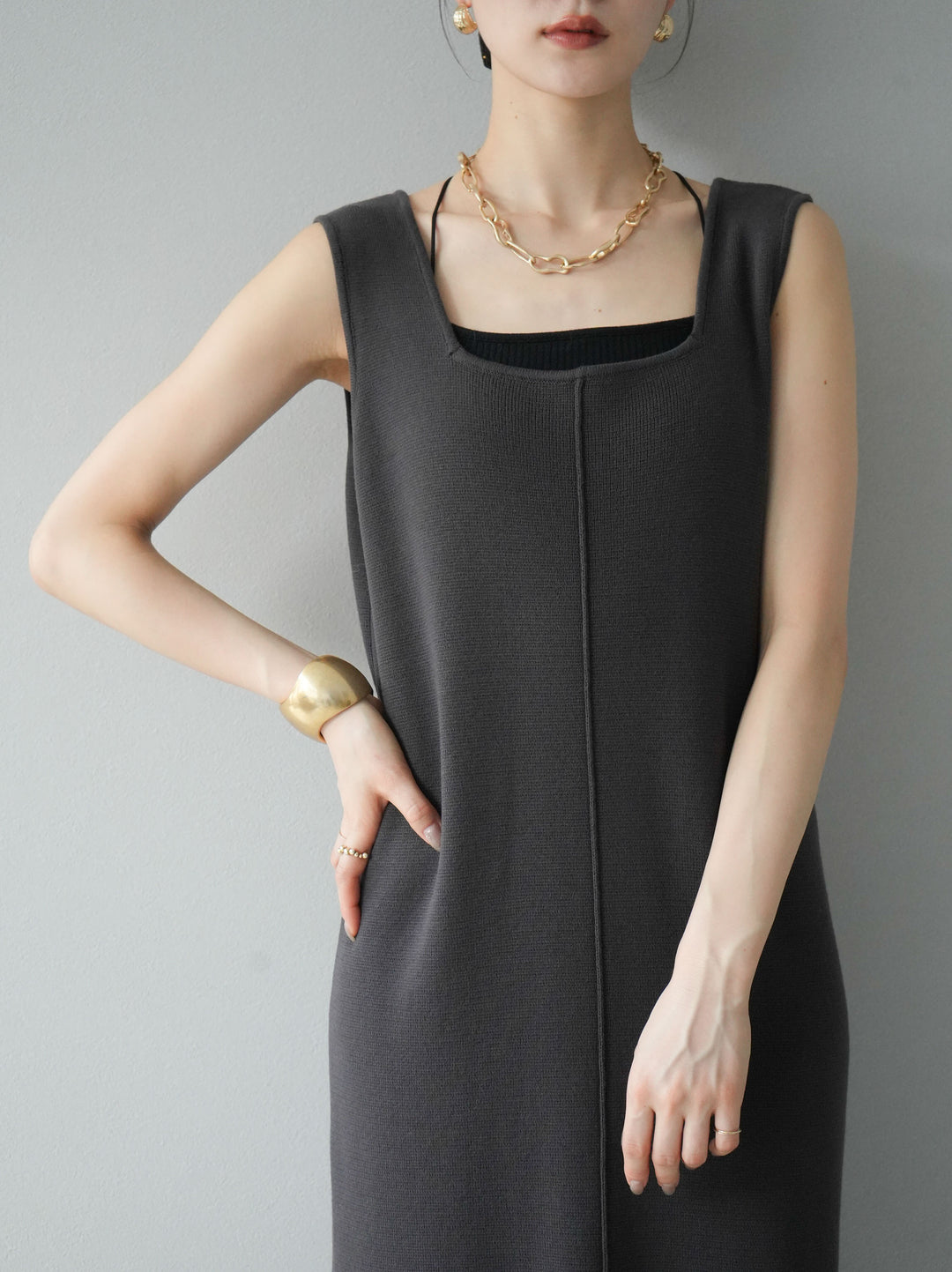 [預訂] 方領針織洋裝/炭灰
