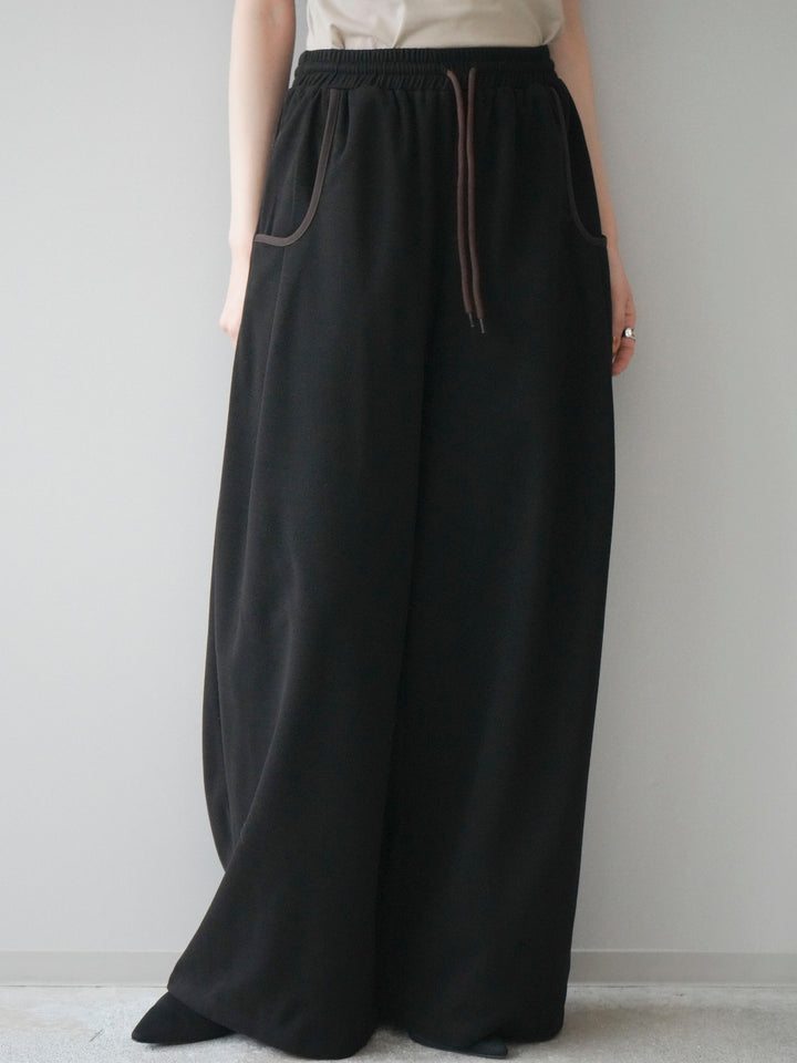 [予約]配色パイピングイージーパンツ/black