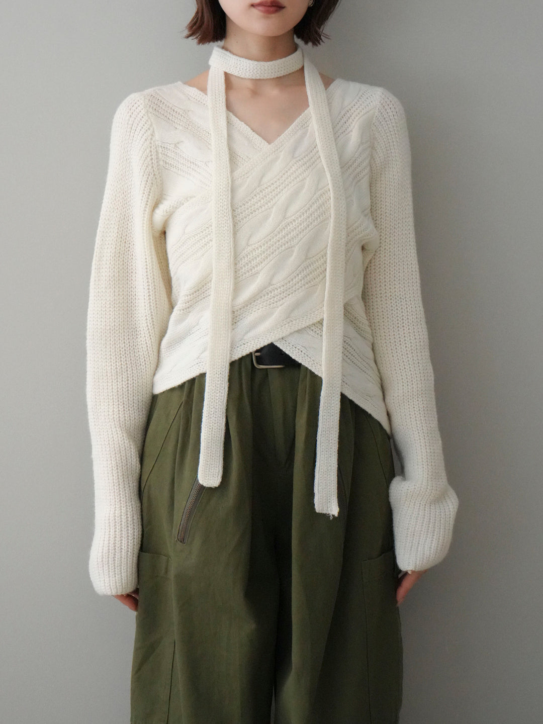 [予約]ケーブル編みクロスニットトップス/white