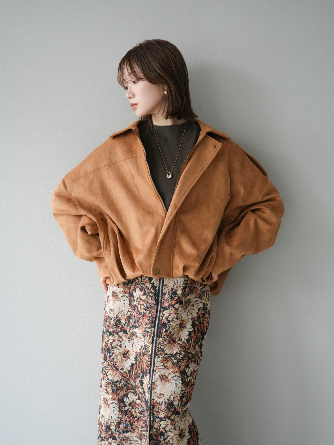 [套裝] 麂皮外套 + 小領法式針織上衣 + 哥布蘭前拉鍊緊身裙（3 套）