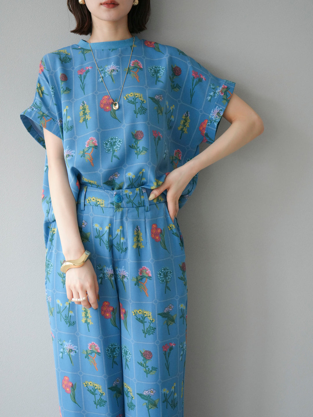 [予約]パッチワークフラワープリントプルオーバー/ブルー