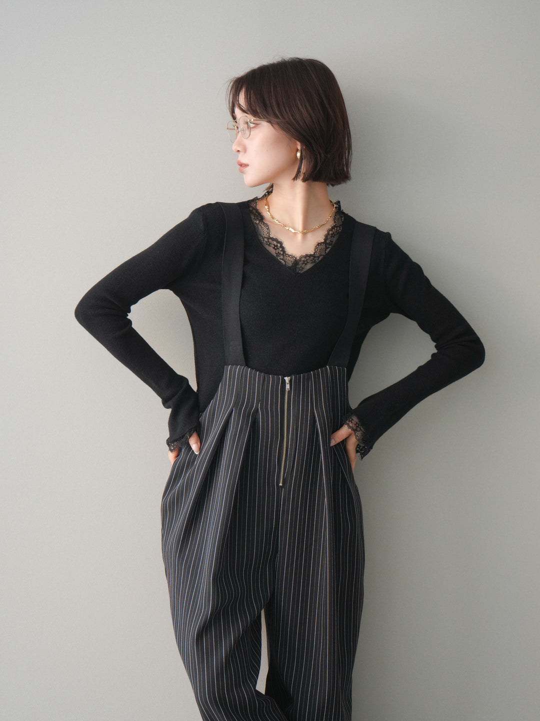 [予約]レースドッキングVネックニットトップス/black