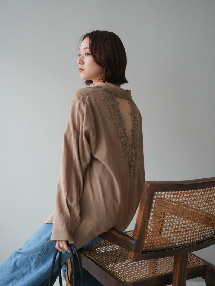 [予約]バックVレースデザインシャツ/beige