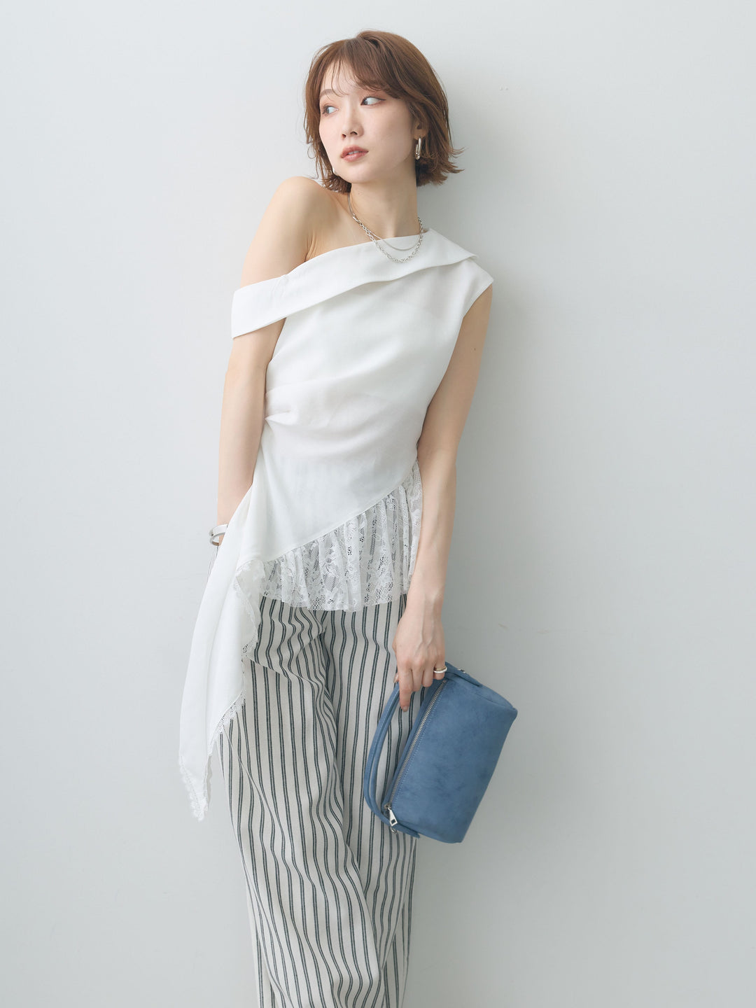 [予約]アシンメトリーラッフルレースヘムトップス/white