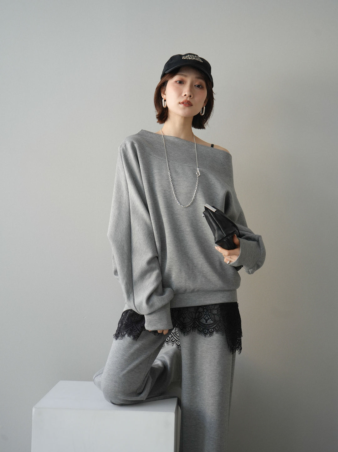 [予約]アシンメトリーオフショルポンチプルオーバー/gray