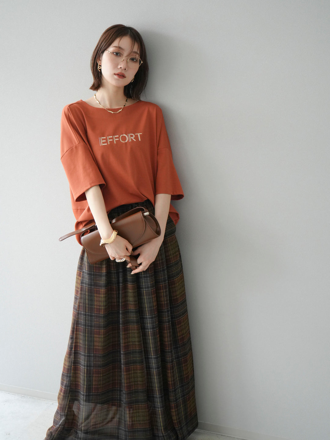 [套裝] 不同材質金屬標誌刺繡 x 印花T卹 + 透視格紋寬鬆褲（2 件套）