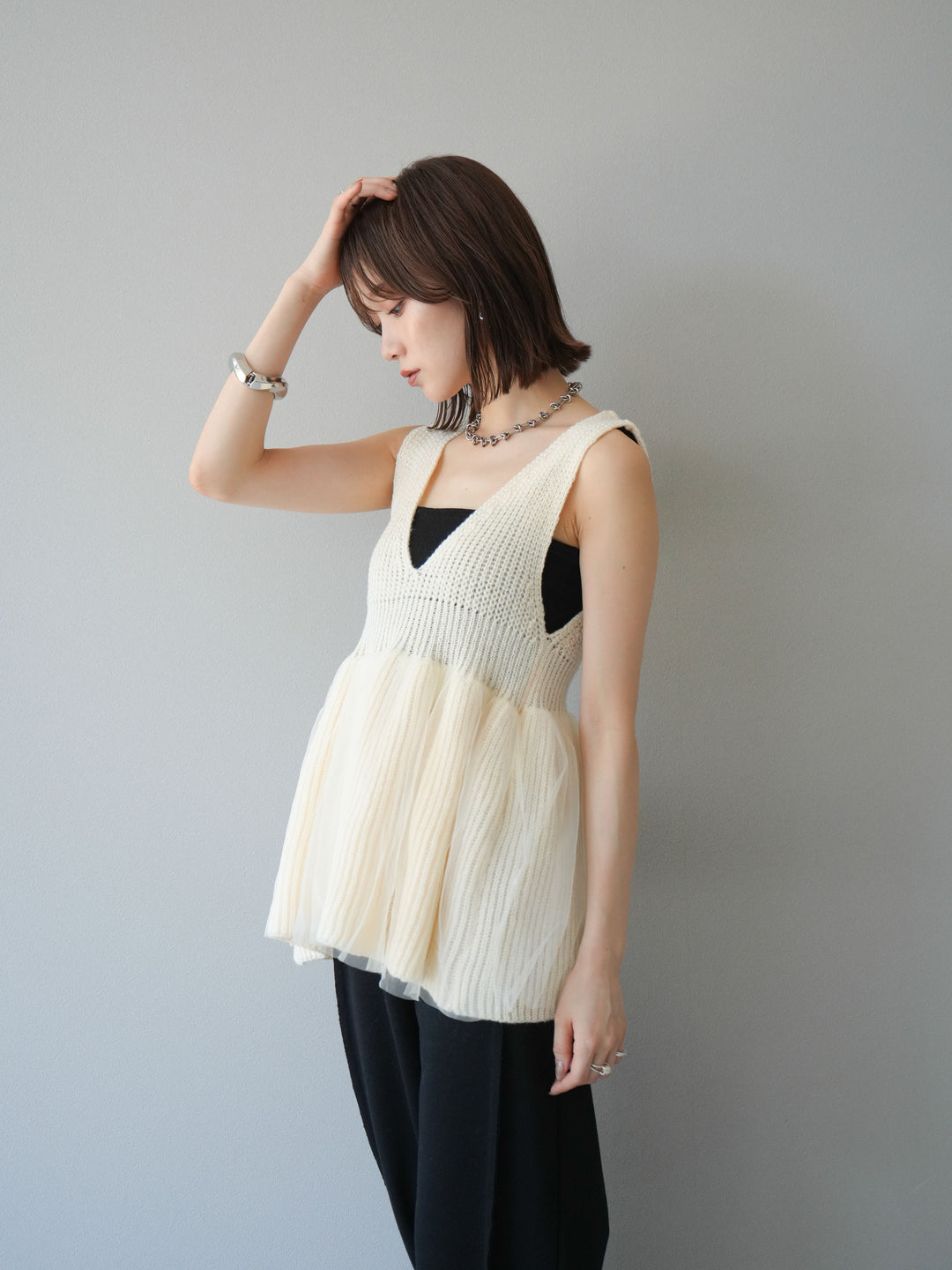 [SET] 薄紗層疊荷葉邊針織背心 + 兩用設計運動褲（2 件組）