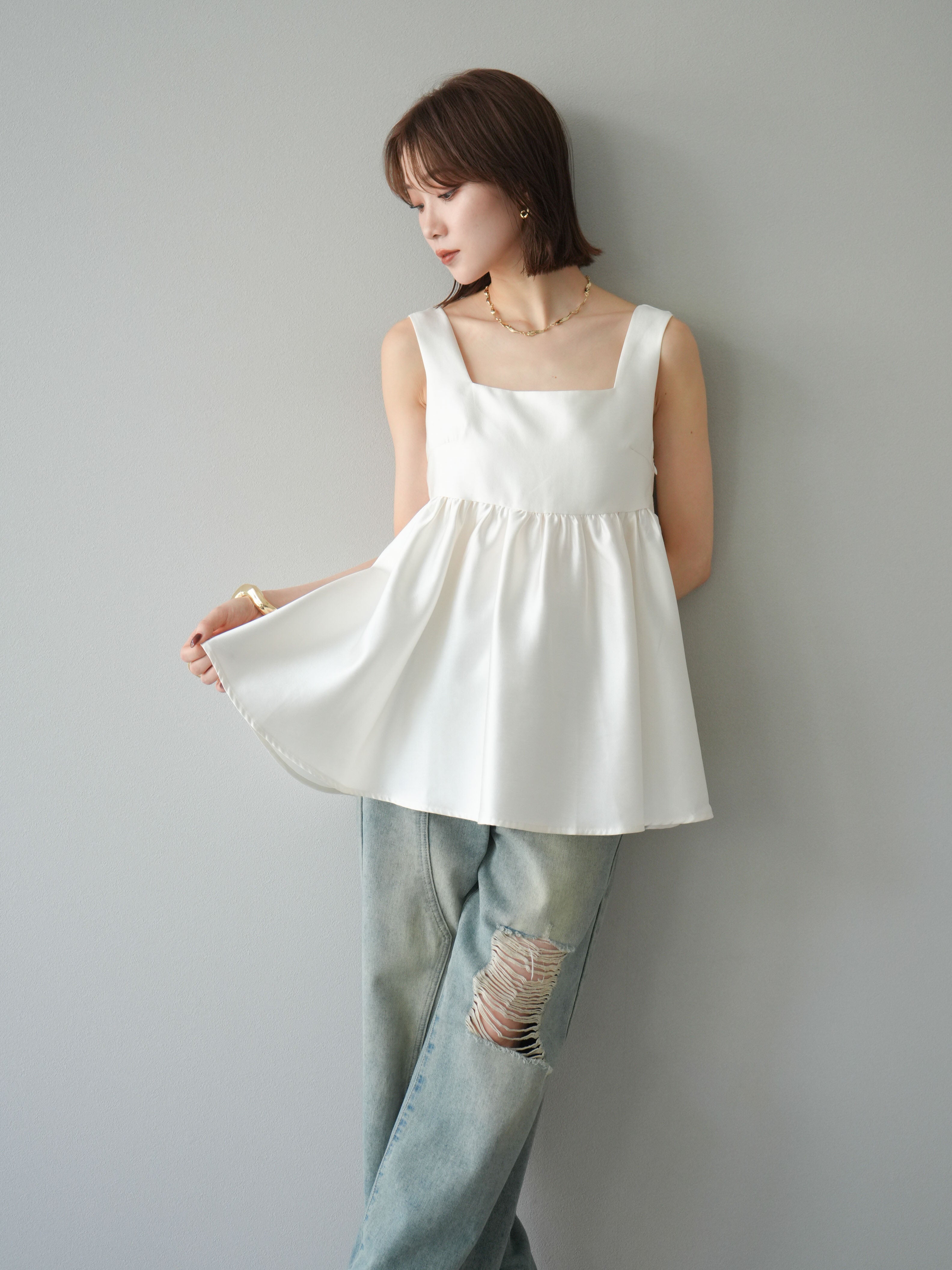 予約]サテンフレアノースリーブトップス/アイボリー – Lumier