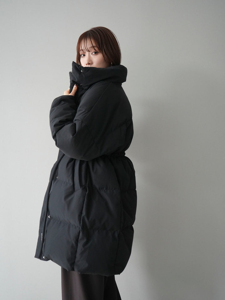 [20%オフ]スタンドカラーウエストベルトミドルダウンコート/black