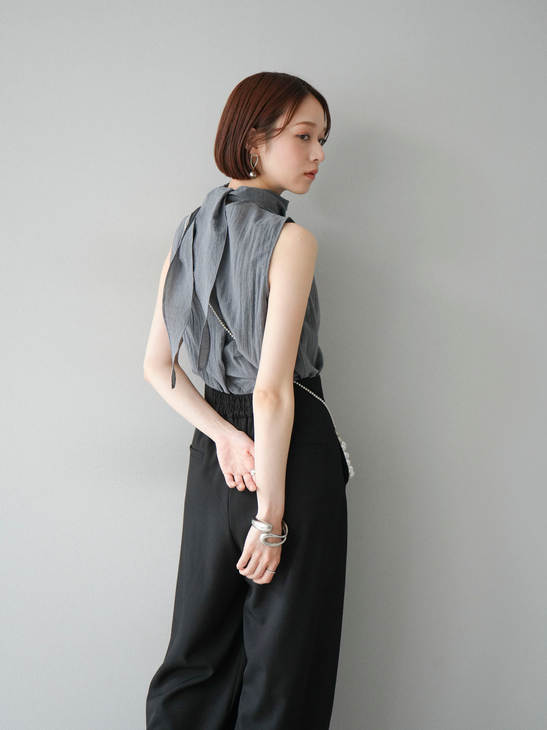 [SET] 後繫帶無袖上衣 + 拉鍊褶襉寬褲 (2 套)