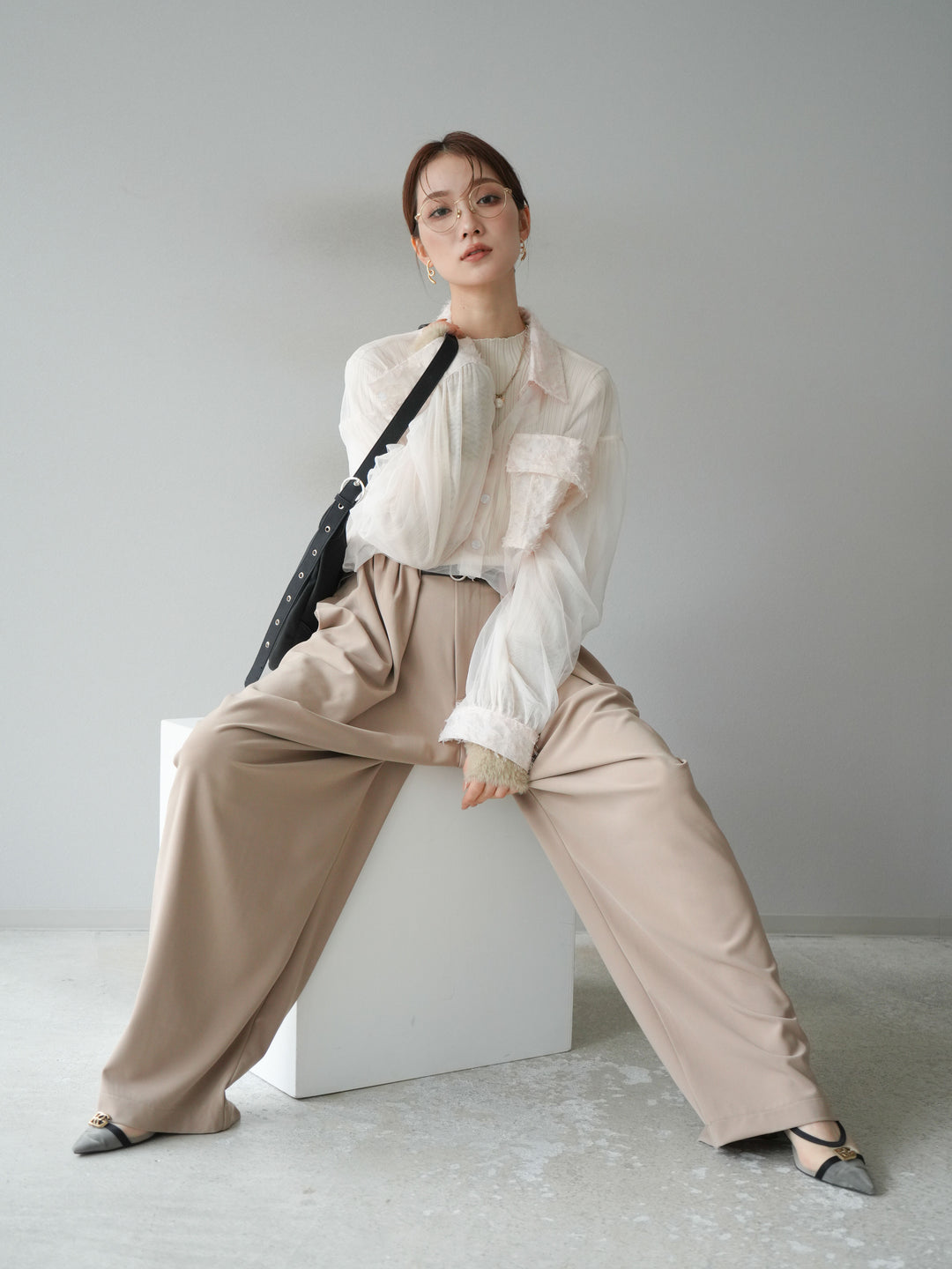 [SET]フリンジジャガード×チュールレイヤードシャツ+アームシャギーランダムリブニットトップス+ベルト付タックワイドパンツ(3set)