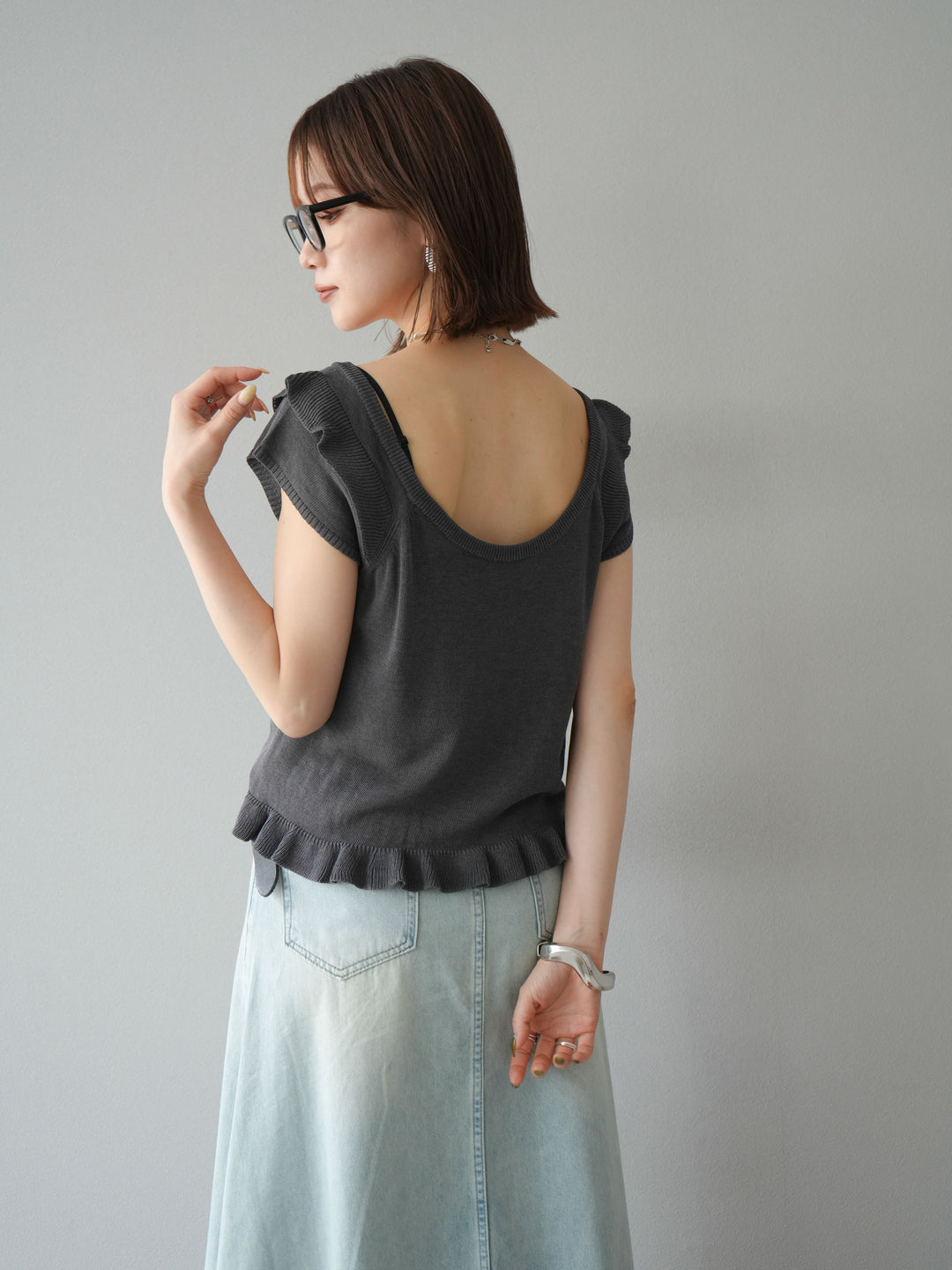 [予約]リネンタッチフリルニットタンクトップ/チャコール