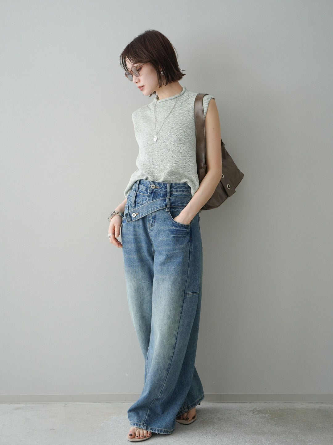 【套裝】無袖亞麻質感透視針織套頭衫 + 不對稱闊腿牛仔褲（兩件套）