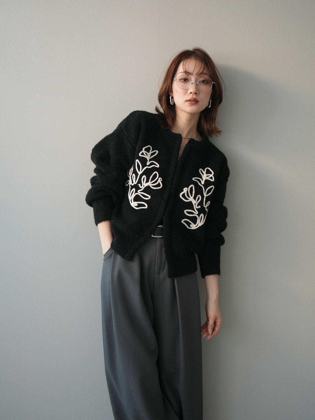 [予約]テープ刺繍ホック開きブークレニットカーディガン/black