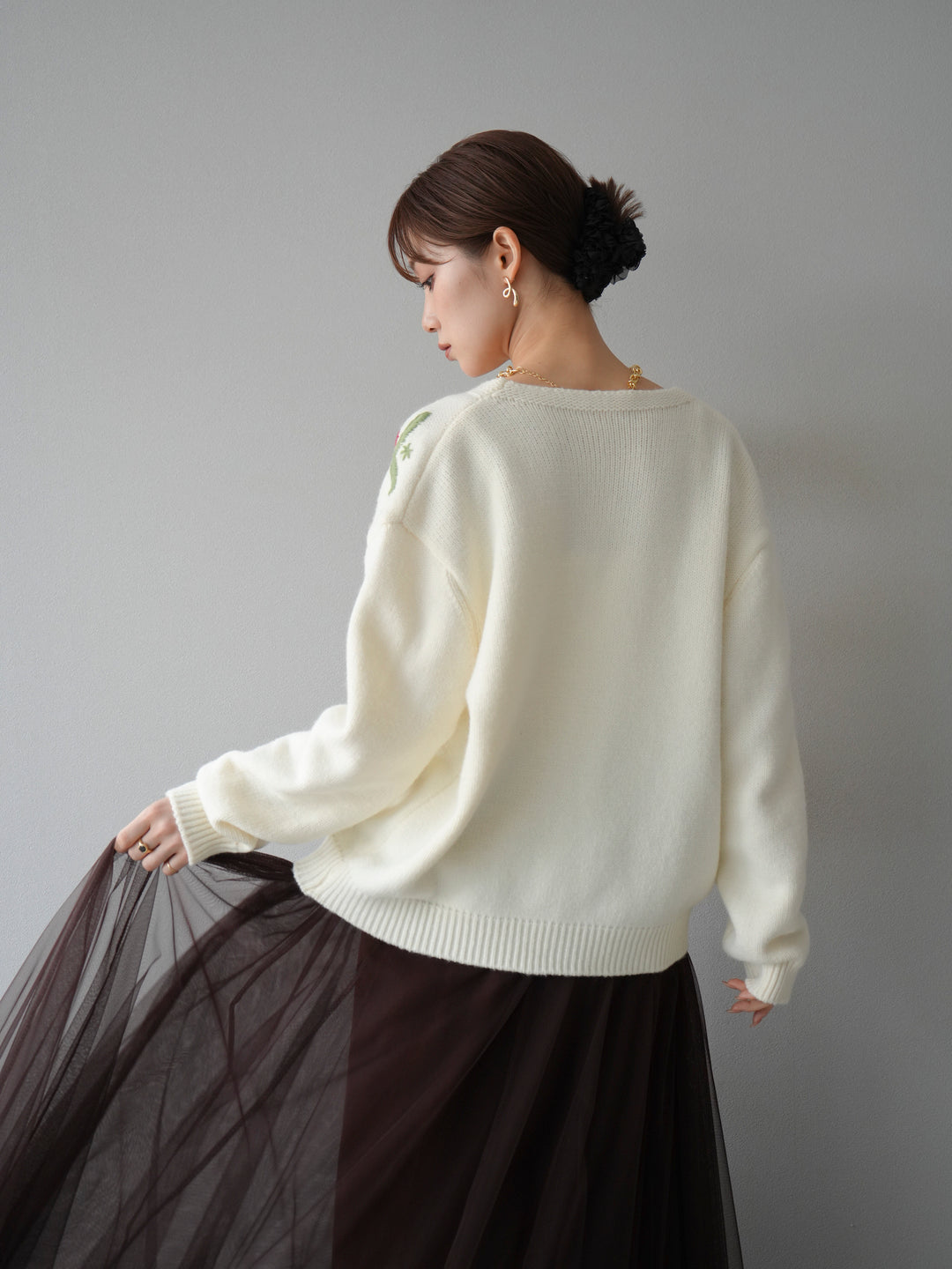 [予約]フラワー刺繍ニットカーディガン/オフ