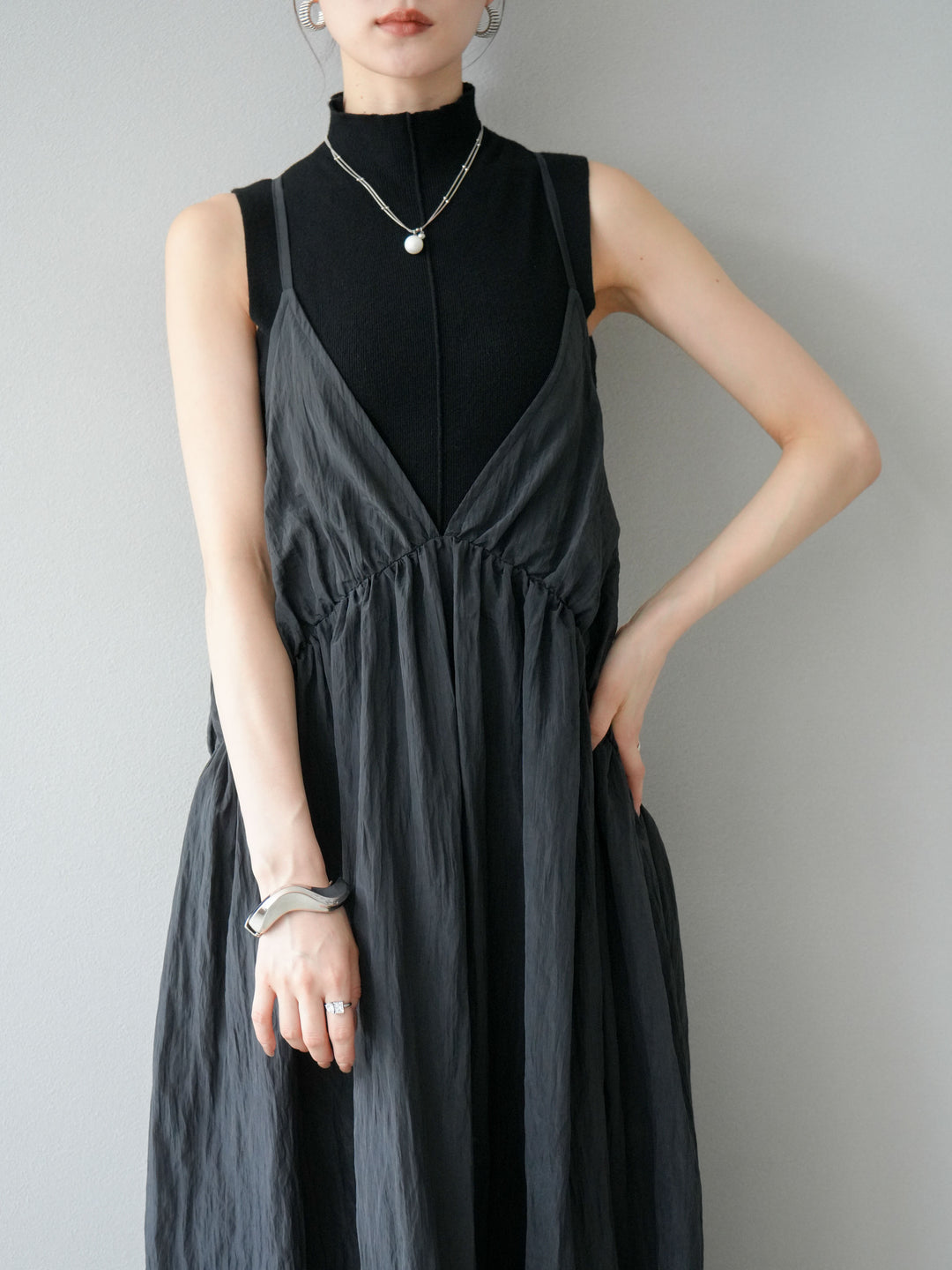 [予約]シボ加工シャイニーキャミワンピース/ブラック