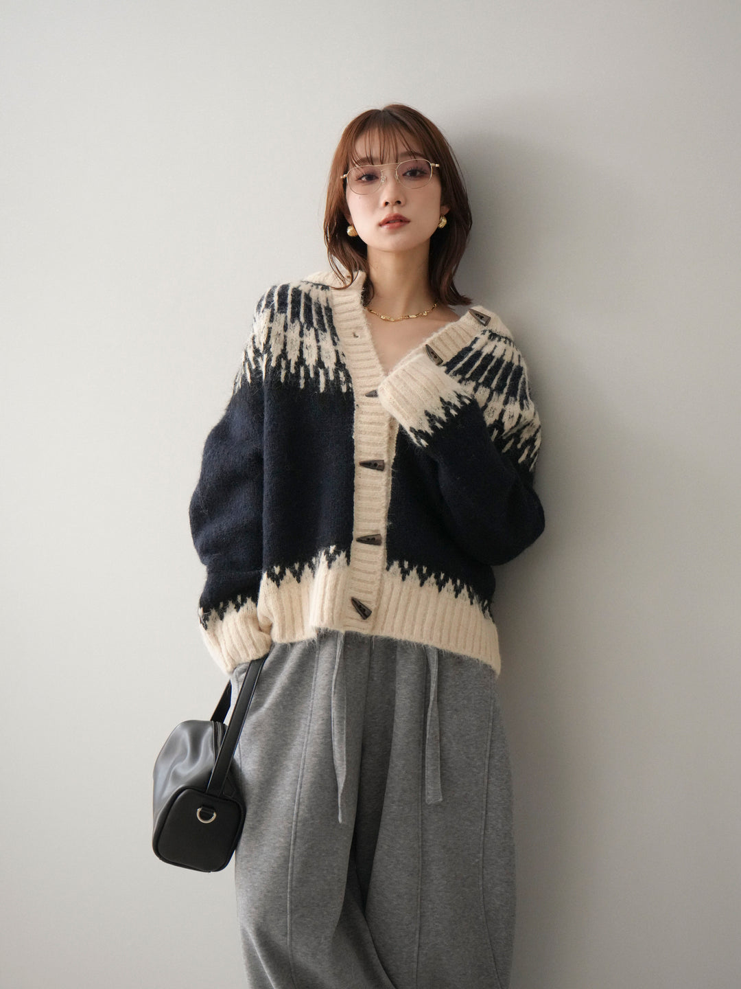 [SET]トグルボタン求心柄ニットカーディガン+ウエストベルトカーブラインスエットパンツ(2set)