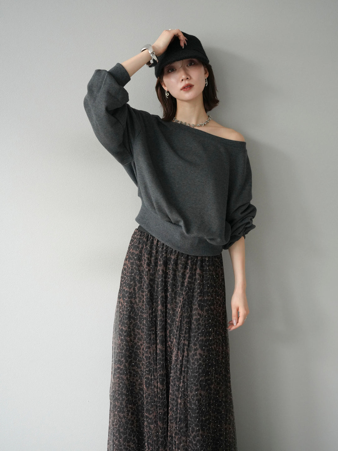 [予約]オフショルスウェットプルオーバー/チャコール