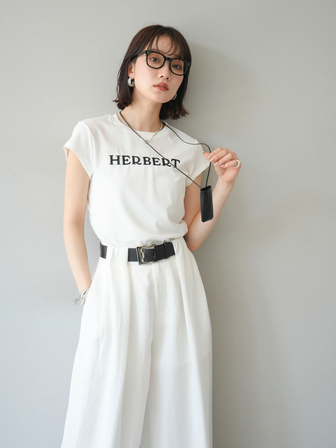 [予約]刺繍ロゴTシャツ＆レザーポーチネックレスSET /ホワイト