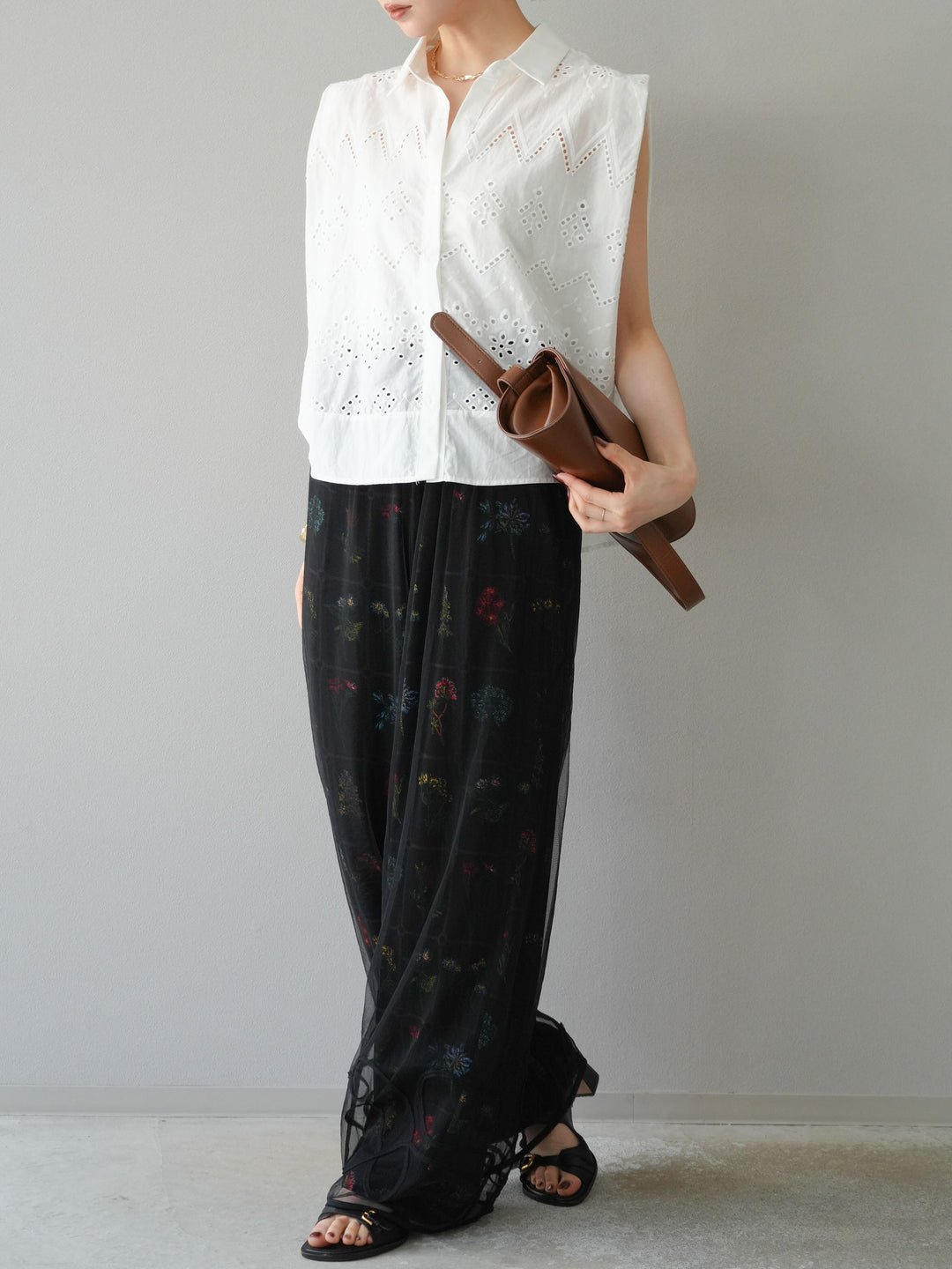 [予約]エンブロイダリーレースタックショルダーブラウス/ホワイト