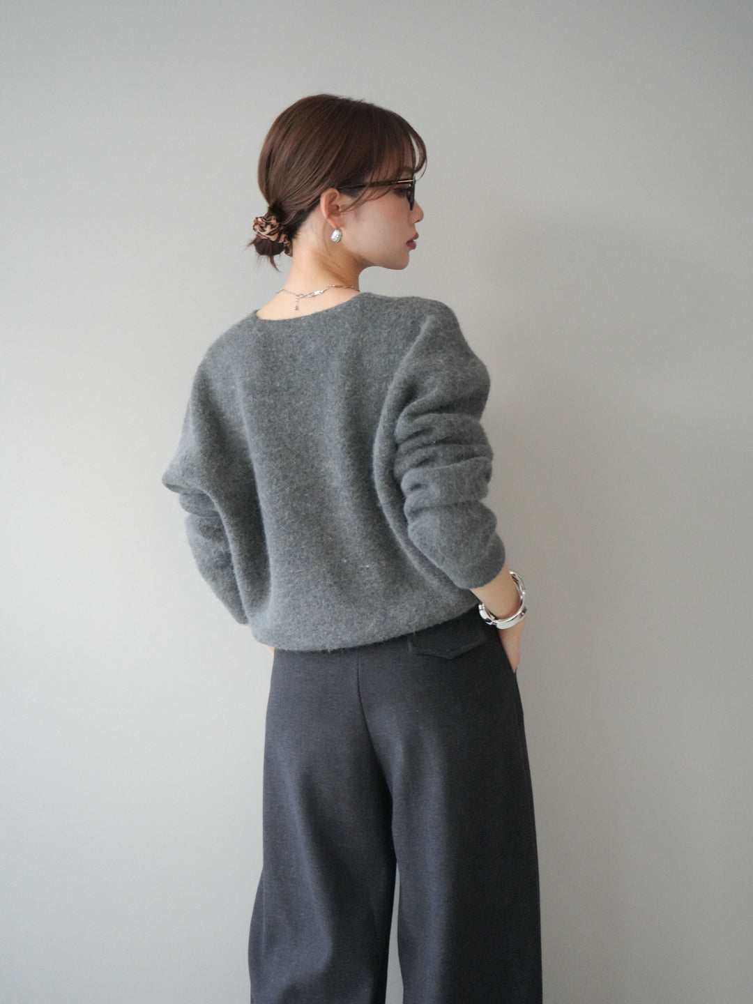 [SET]シュシュ付きアンゴラタッチVネックニットプルオーバー+シュシュ付きアンゴラタッチVネックニットプルオーバー(2set)