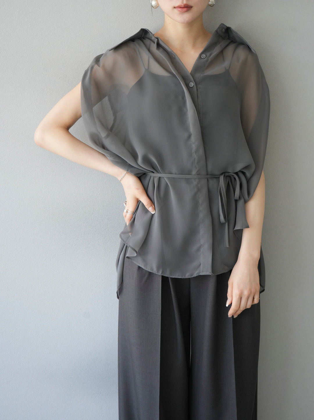 [Pre-order] Sheer No-Sleeve Flare Shirt/Gray