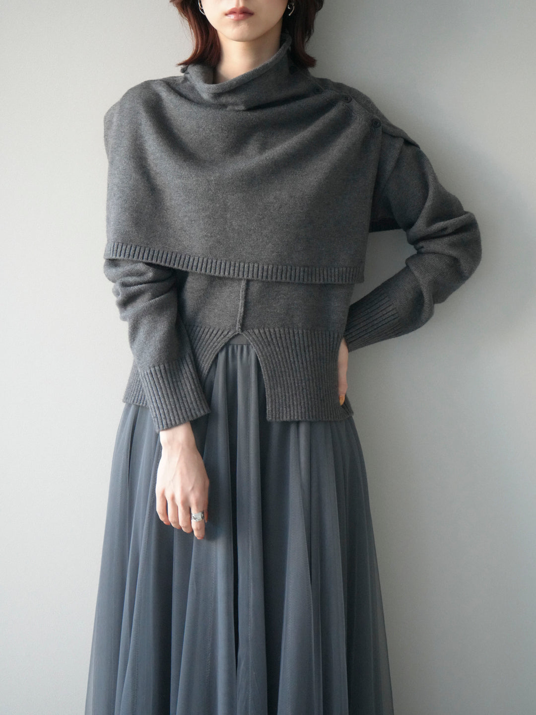 [予約]フロントスリットネックアンサンブルニット/charcoal
