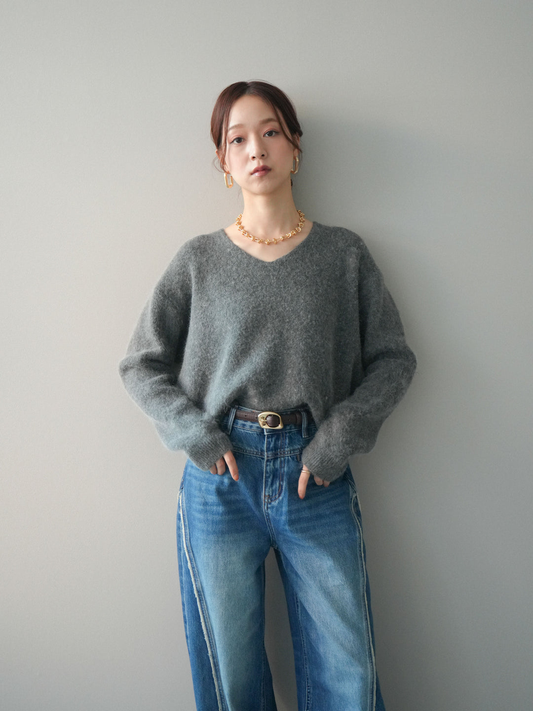 [SET]シュシュ付きアンゴラタッチVネックニットプルオーバー+サイドフリンジワイドデニムパンツ(2set)