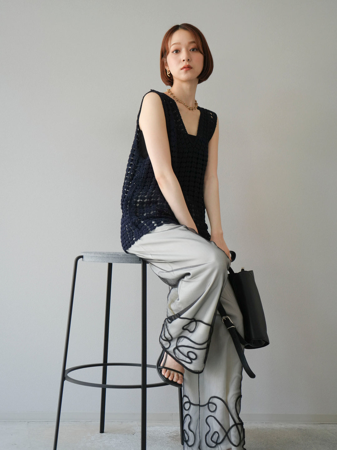 [予約]レースアップクロシェ編みニットベスト/ネイビー