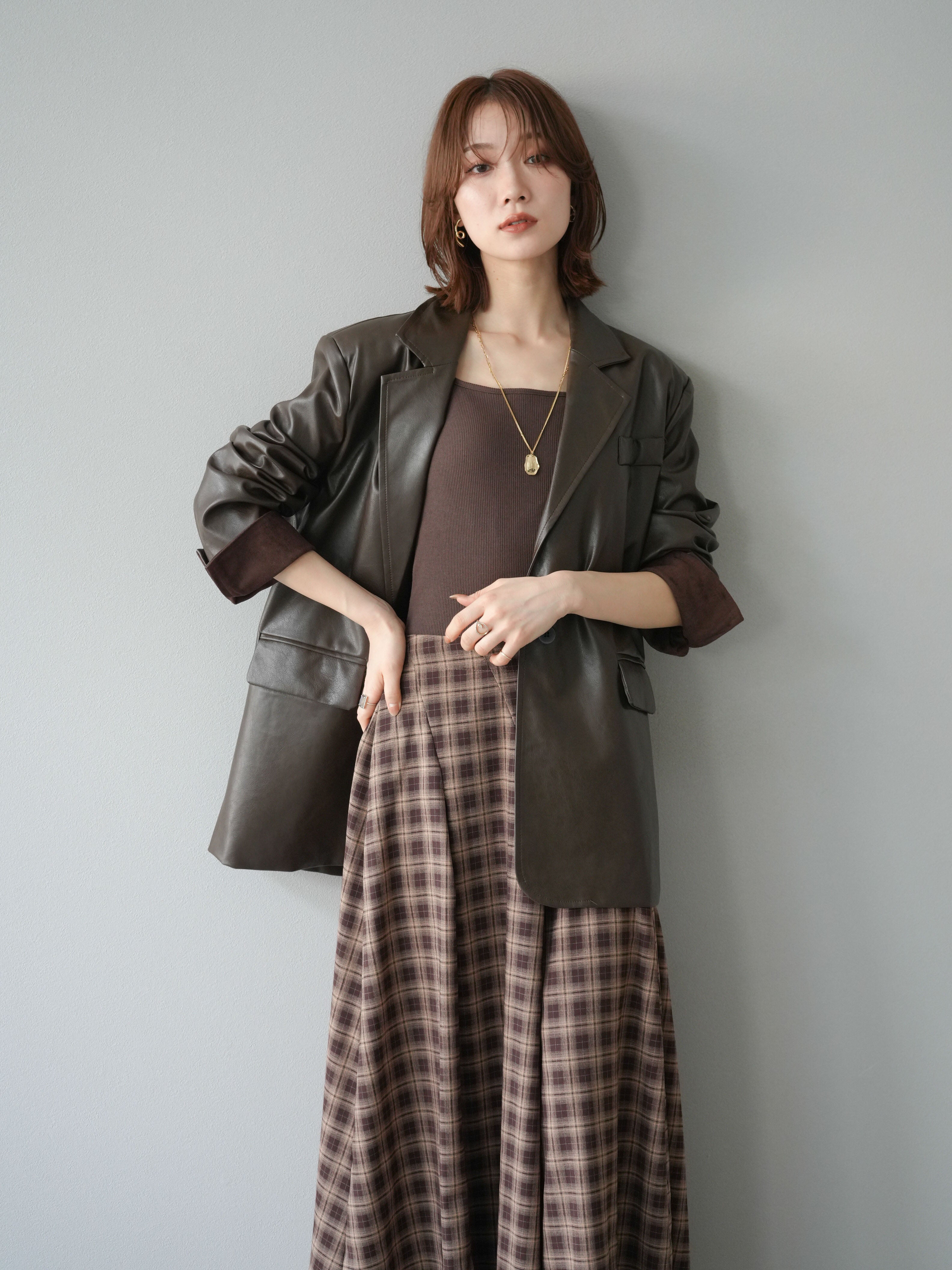 予約]フェイクレザーテーラードジャケット/ブラウン – Lumier