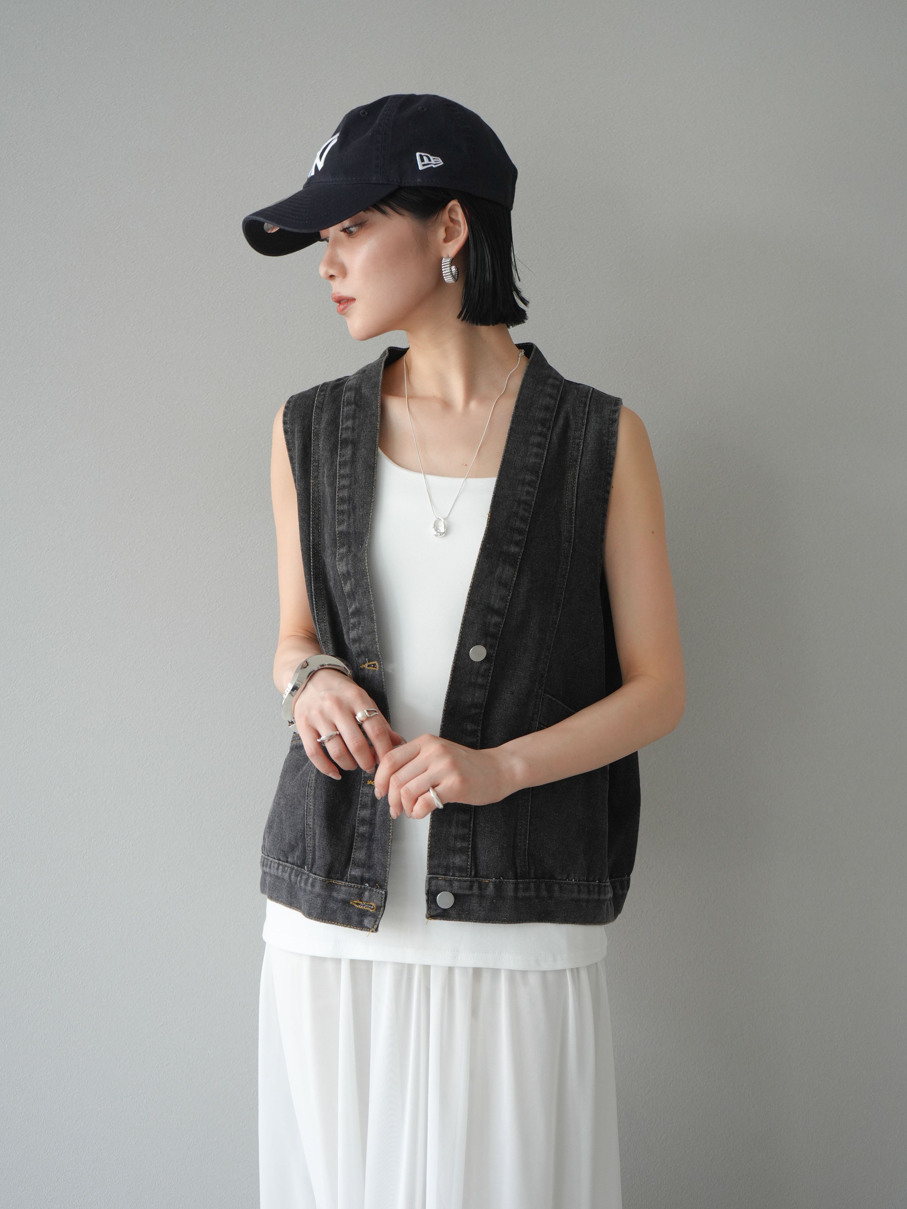 予約]Vネックデザインデニムベスト/ブラック – Lumier