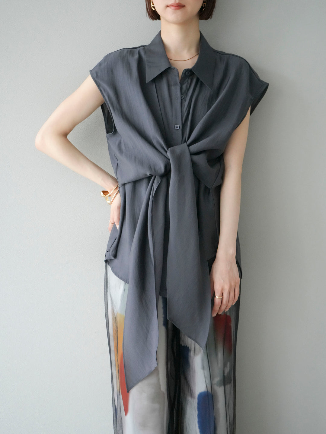 [予約]フロントタイシアーブラウス/チャコール