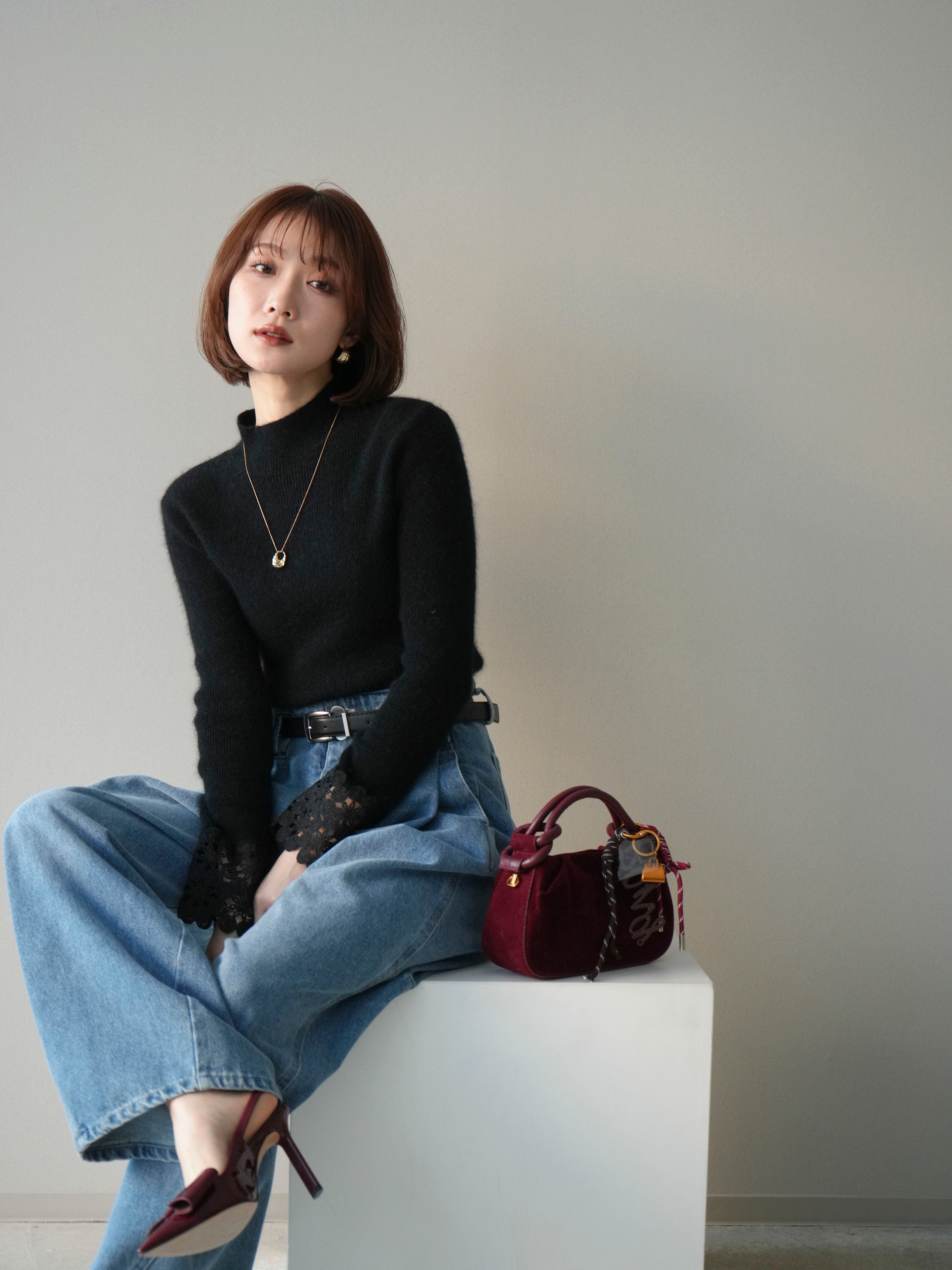 予約]袖クロシェレースウール混ボトルネックニットトップス/black – Lumier