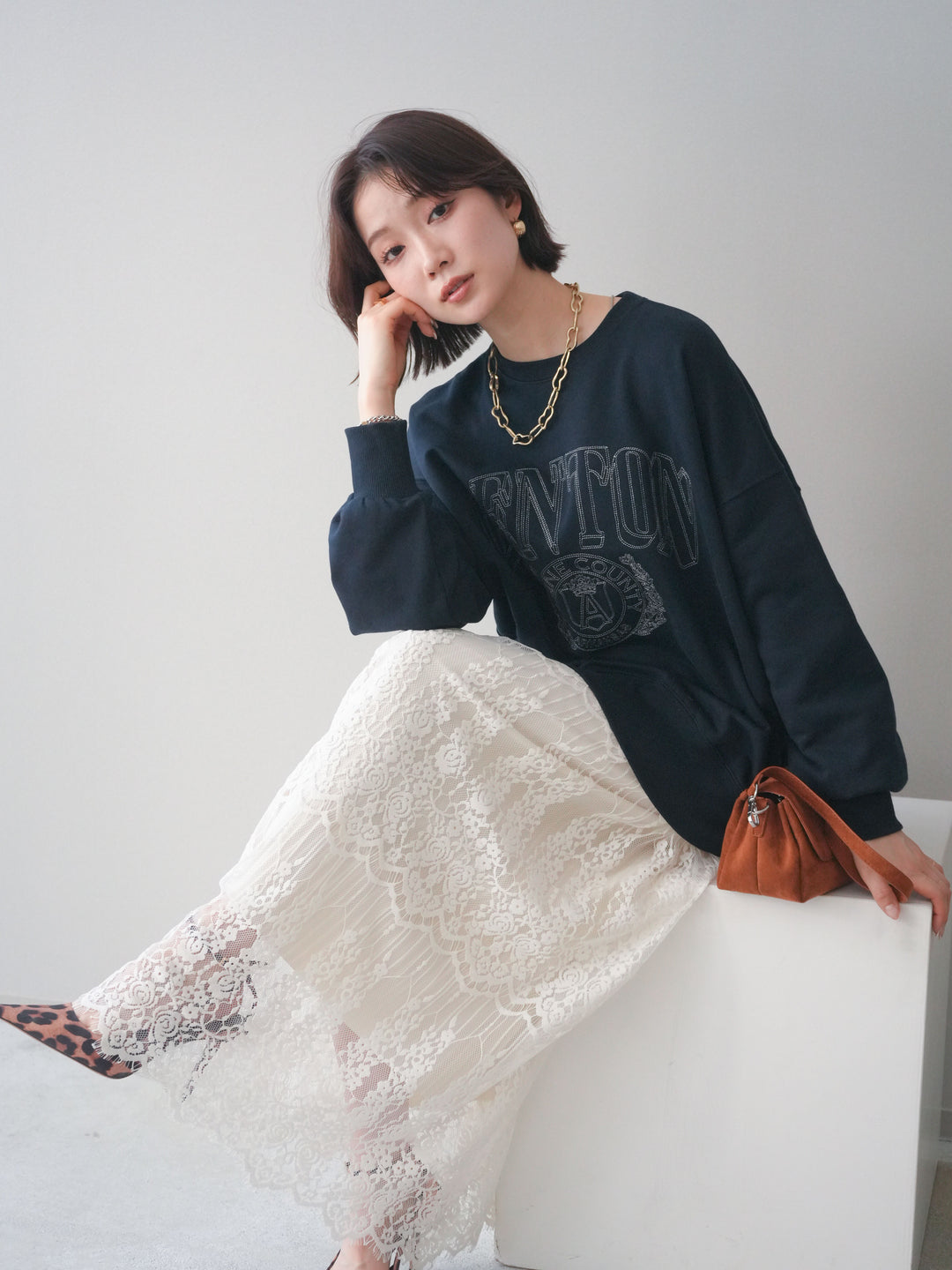 [SET]カレッジロゴ刺繍BIGスウェットプルオーバー+裏プリーツ総レースロングスカート(2set)