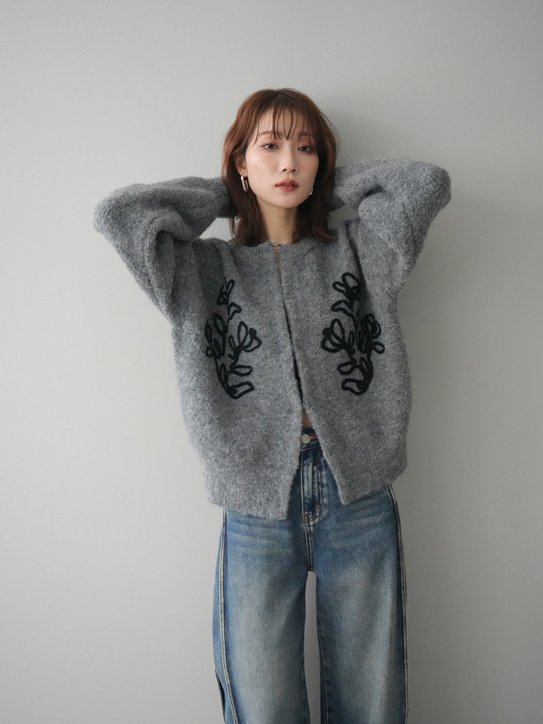 [予約]テープ刺繍ホック開きブークレニットカーディガン/mokugray