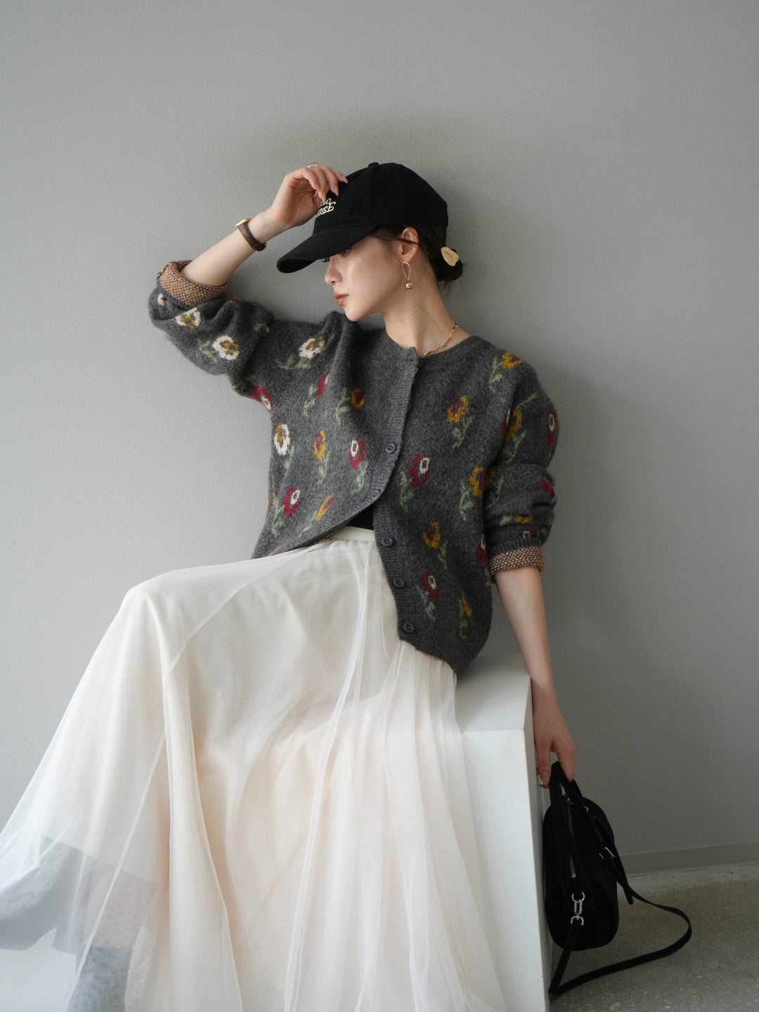 [予約]ウールタッチフラワーニットカーディガン/チャコール