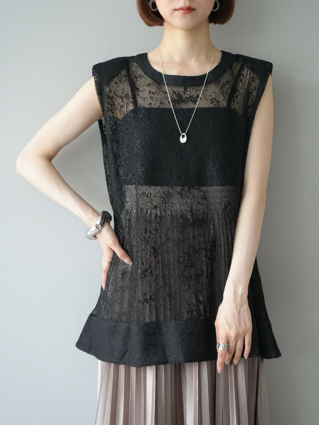 [予約]シャイニーレースプルオーバー/ブラック