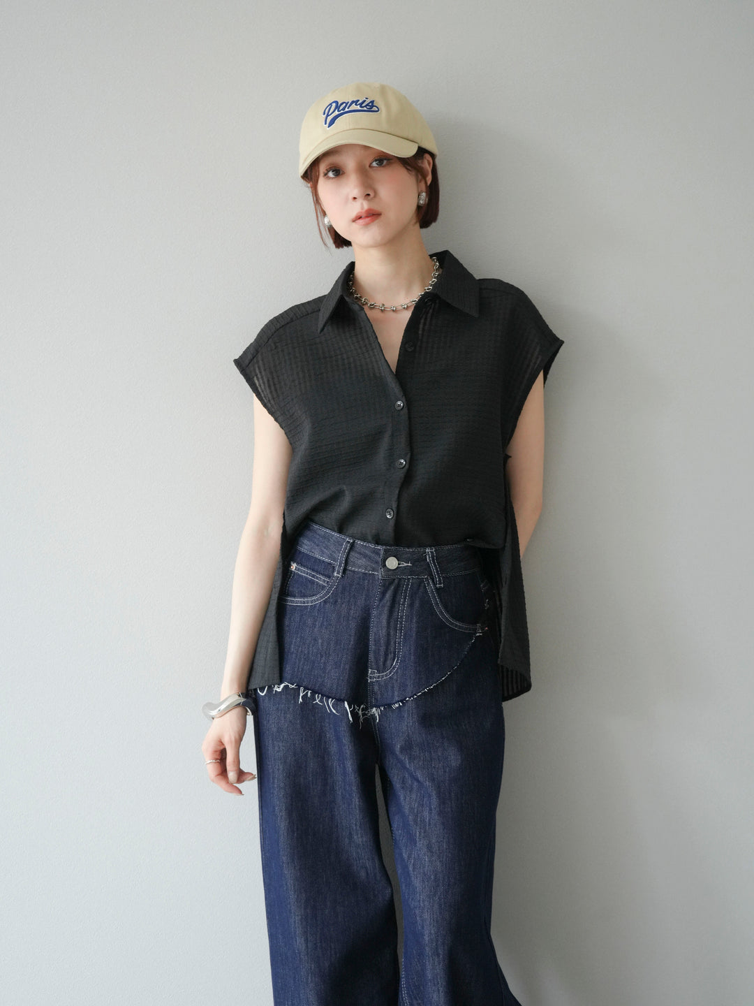 [SET] 透視格紋無袖襯衫 + 臀部設計牛仔褲（2 套）