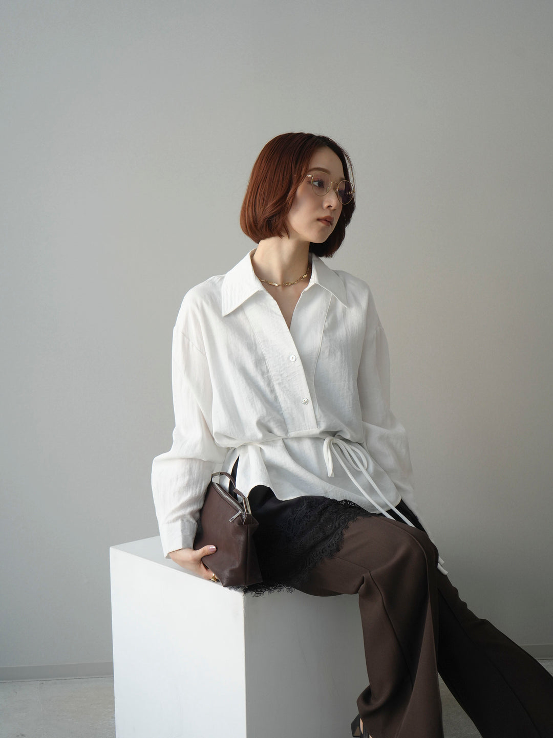 [SET]Vネック変形ラインシャツ+レーストリムキャミソール(2set)