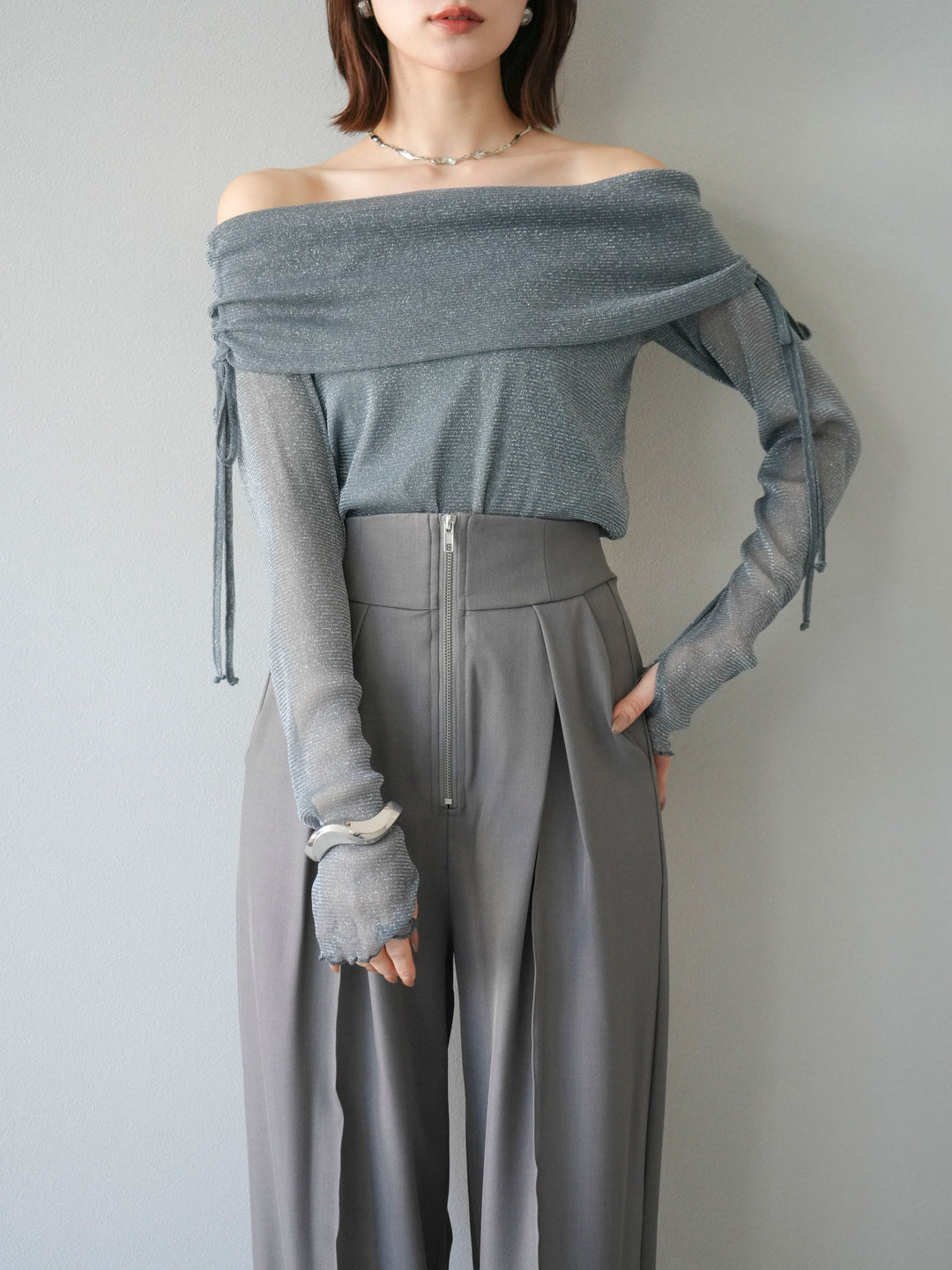 [予約]ラメシアーウィンガーホールオフショルトップス/チャコール