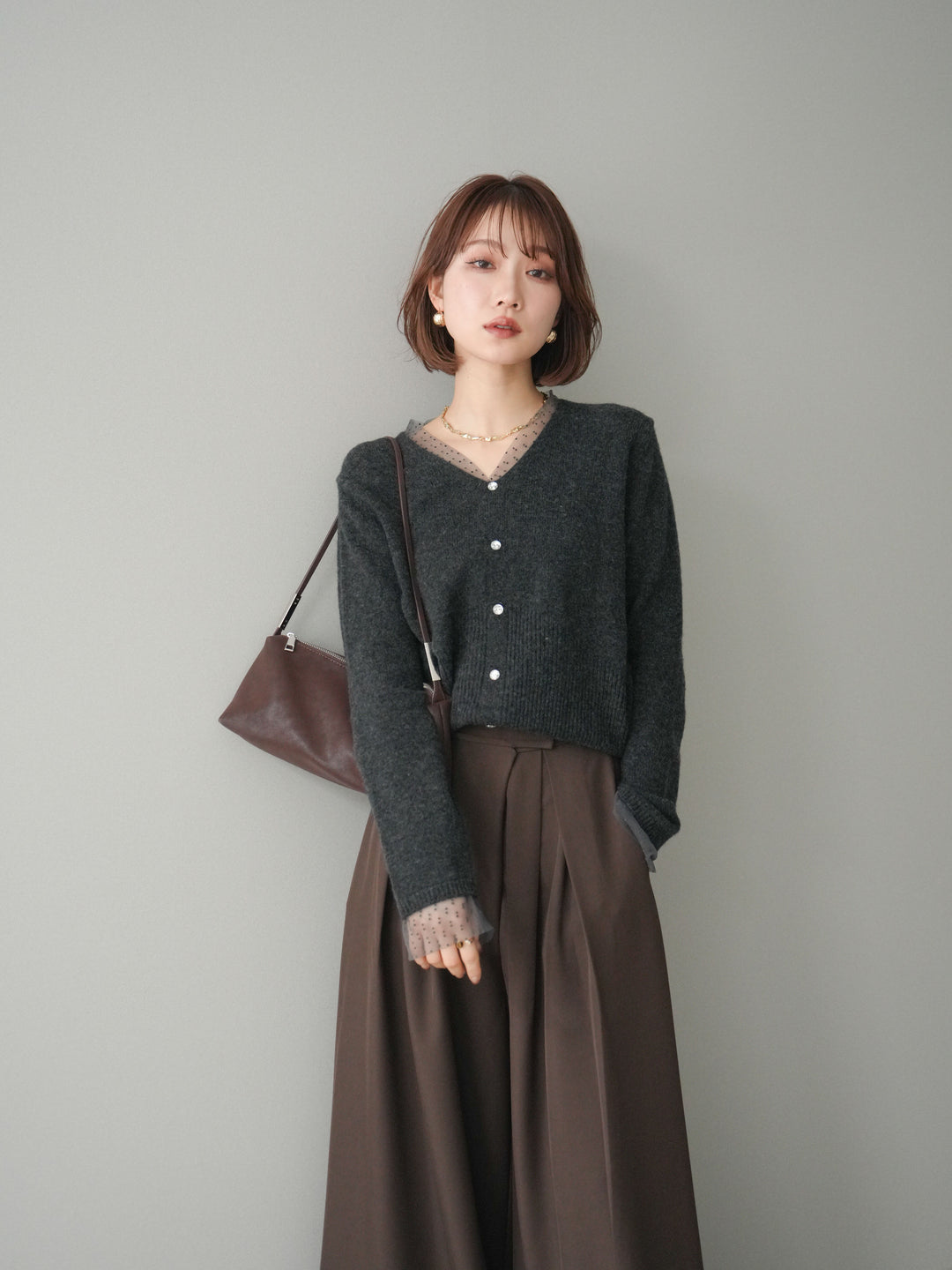 [SET]ドットチュールレイヤードボタンニットトップス+テープベルトタックバギーパンツ(2set)