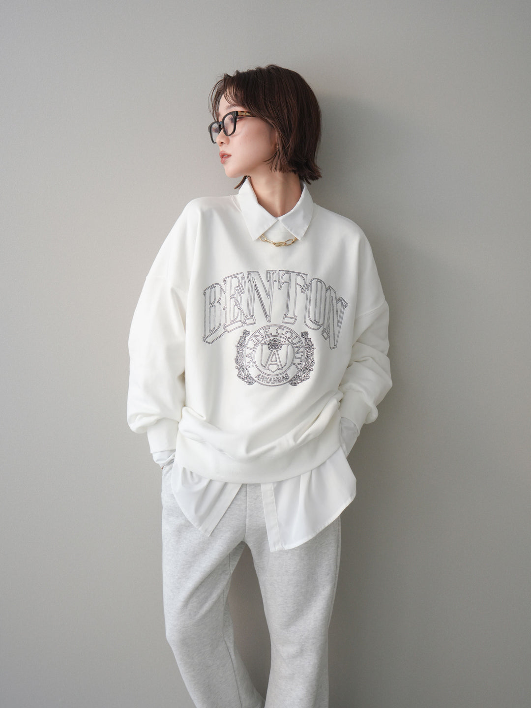 [予約]カレッジロゴ刺繍BIGスウェットプルオーバー/offwhite