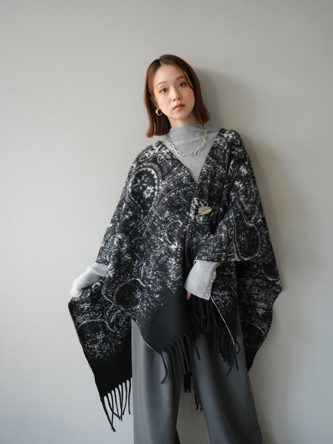 [予約]アブストラクト柄ストールポンチョ/ブラック